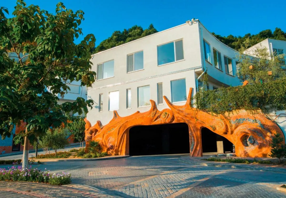 Kërmilli i Kërcynjtë dhe Kënga e Lëvozhgave – foto 1